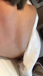 后入爆操穿情趣内衣的长腿巨臀学妹