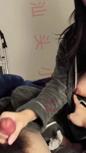 变态客人要求我一边给他打飞机一边唱歌